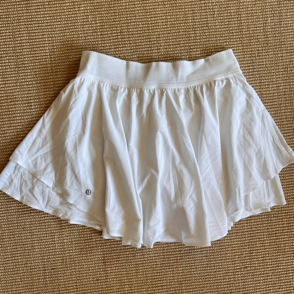 Lululemon Never worn size 8 white court rival mini Tennis Skirt w shorts